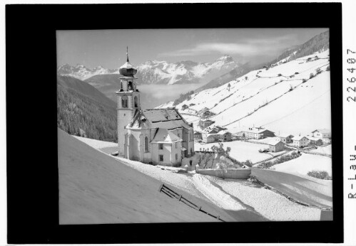 Navis 1343 m gegen Habicht - Kirchdachspitze und Serles / Tirol