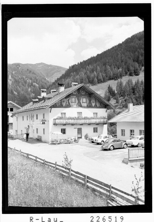 [Gasthof Jenewein in Navis gegen Kreuzjöchl / Tirol]