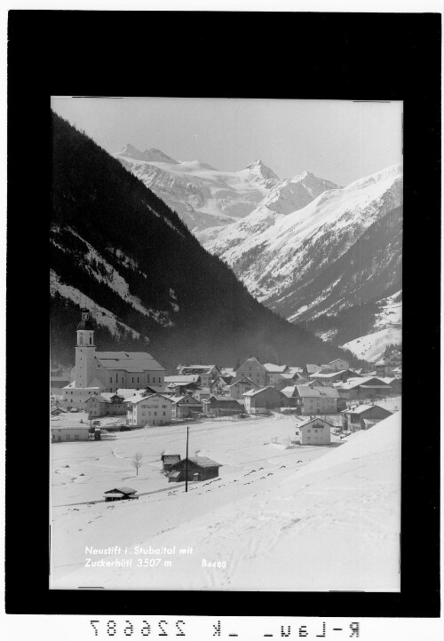 Neustift im Stubaital mit Zuckerhütl 3507 m