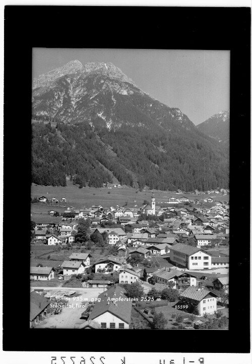 Fulpmes 935 m gegen Ampferstein 2525 m / Stubaital / Tirol