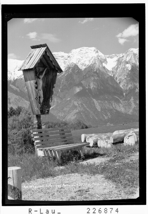 Am Weg nach Tulfes gegen Bettelwurf 2725 m / Tirol