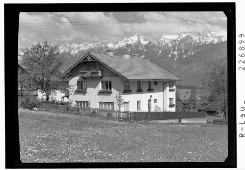 [Blick von Tulfes ob Hall in Tirol gegen Nordkette mit Rumer Spitze und Halltalkette mit Rosskopf]