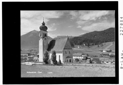 Achenkirch / Tirol : [Pfarrkirche in Achenkirch im Achental gegen Seekarspitze]