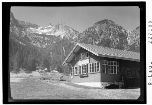 [Alpengasthaus Gern gegen Bettlerkarspitze im Karwendelgebirge / Tirol]