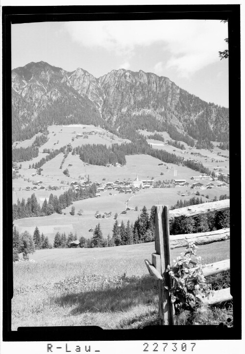 [Alpbach in Tirol mit Gratlspitze]