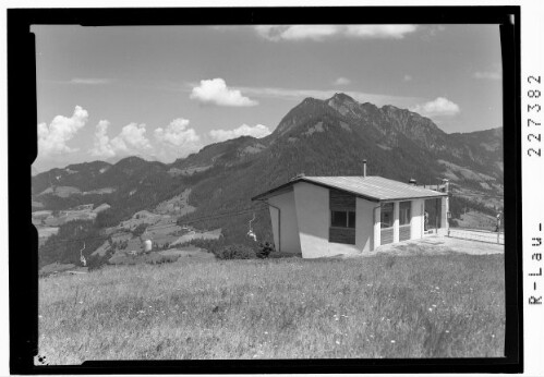 [Reith im Alpbachtal / Bergstation der Reitherkogelbahn gegen Gratlspitze / Tirol]