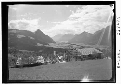 [Gasthof Pinzgerhof am Brunnerberg bei Reith im Alpbachtal gegen Reither Kogel - Karwendelgebirge und Rofangruppe / Tirol]