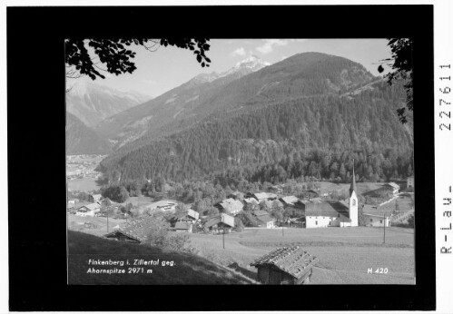 Finkenberg im Zillertal gegen Ahornspitze 2971 m