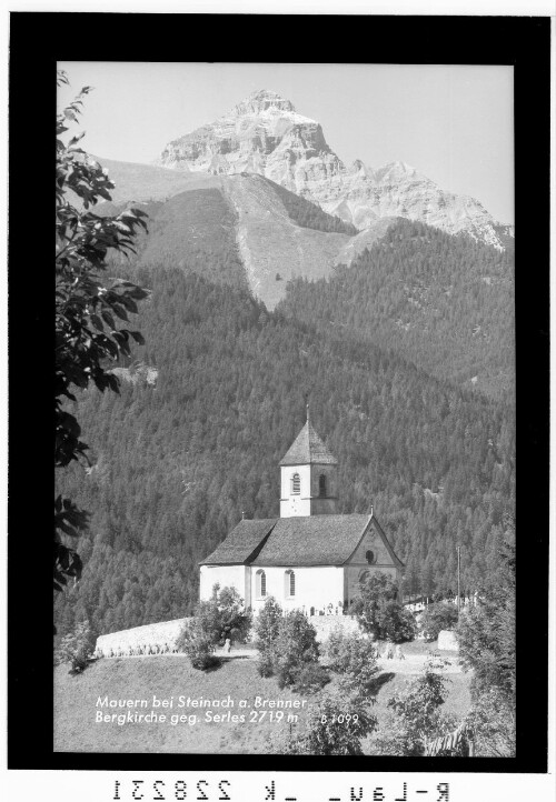 Mauern bei Steinach am Brenner / Bergkirche gegen Serles 2719 m