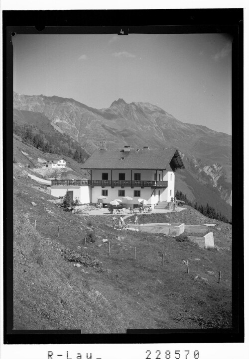 [Praxmar im Lüsenstal / Haus Gletscherblick gegen Weißstein und Rosskogel / Tirol]