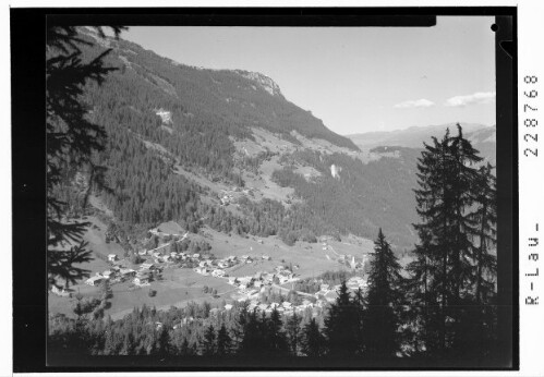 [Finkenberg im Zillertal gegen Gschössberg und Kitzbüheler Alpen / Tirol]