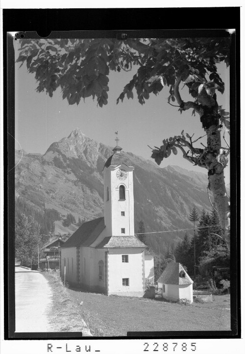 [Kirche in Brandberg im Zillertal gegen Brandberger Kolm / Tirol]