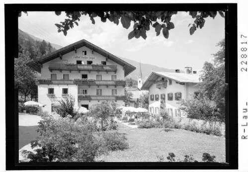 [Dorfmotif aus Hippach im Zillertal / Tirol]