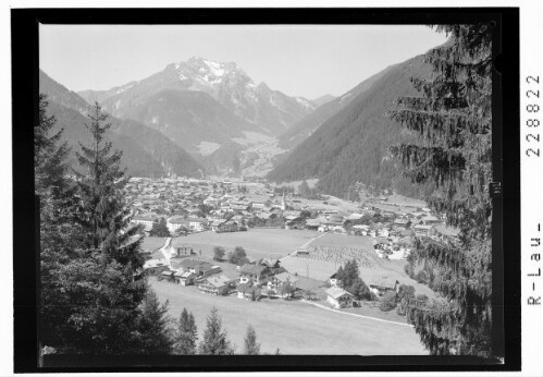 [Mayrhofen im Zillertal gegen Grinberg / Tirol]