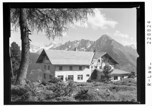 [Gschösswandhütte ob Mayrhofen im Zillertal gegen Floitenkamm mit Tristenspitze, Floitenturm und Grossem Löffler / Tirol]