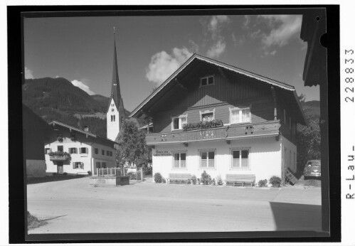 [Dorfmotiv aus Uderns im Zillertal / Tirol]