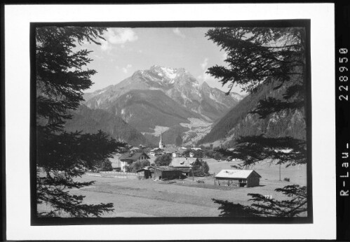 [Mayrhofen im Zillertal gegen Grinbergspitzen / Tirol]