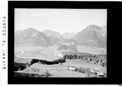Blick ins Inntal mit Autostrasse zum Achensee / Tirol : [Blick auf Jenbach im Unterinntal gegen Achensee]