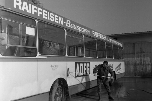 Werbung auf den Bussen der Fa. Weiss