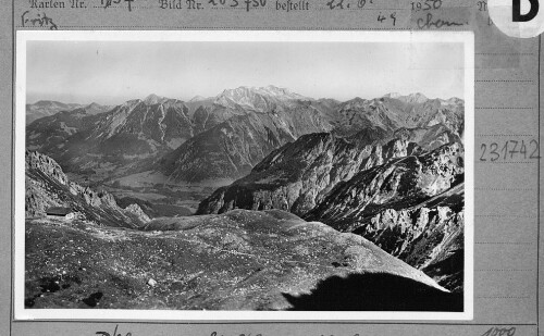 [Fiderepass-Hütte mit Entschenkopf, Nebelhorn, Grosser Daumen und Gaishorn]