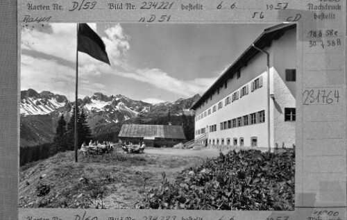 [Kanzelwandhaus gegen Schafalpenköpfe, Schüsser und Kanzelwand / Stillachtal]