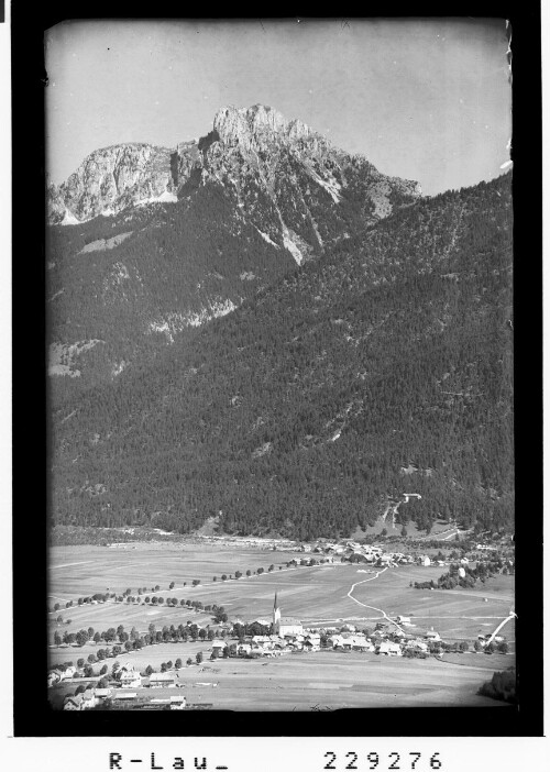 [Breitenwang bei Reutte im Ausserfern gegen Säuling / Tirol]