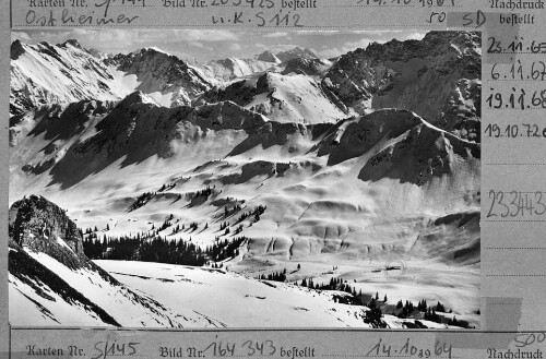 [Schwarzwassertal mit Schwarzwasserhütte - Kleinwalsertal gegen Elferkopf, Geisshorn, Hoher Riffler und Widderstein]