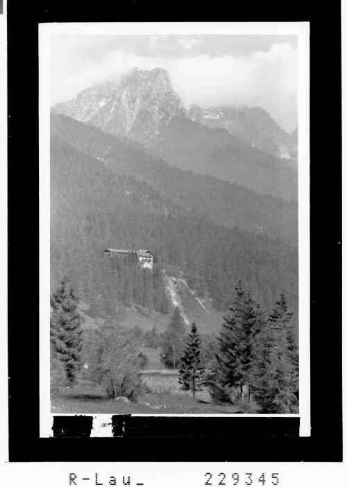 Alpengasthof Urisee mit Säuling 2047 m