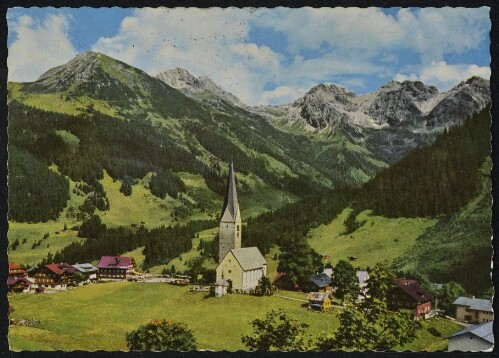 [Mittelberg] : [Kleinwalsertal Mittelberg (1218 m) mit Hammerspitze (2169 m) und Schafalpköpfe (2301 m) ...]