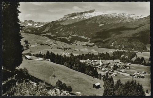 [Mittelberg Riezlern] : [Riezlern / Kleinwalsertal, 1100 m mit Grünhorn 2042 m, Steinmandl 1984 m, Hoch-Ifen 2230 m u. Gottesackerplateau 2000 m ...]