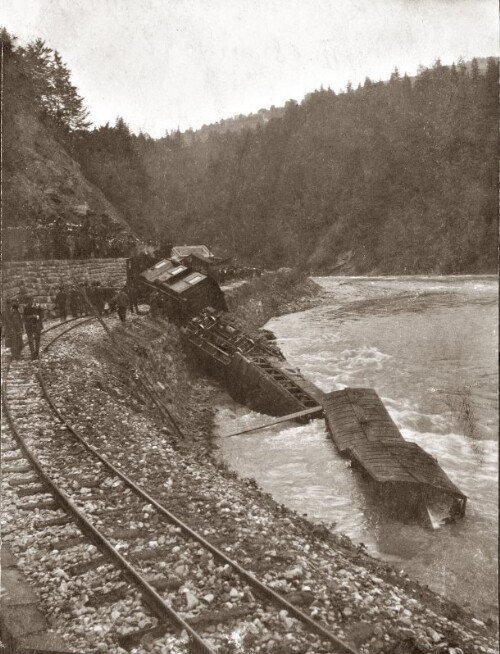 Ein entgleister Zug in der Bregenzer Ach