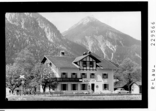 Gasthof Raintalerhof mit Vilser Kegel 1844 m : [Gasthof zum Raintal in Musau im Ausserfern gegen Vilser Kegel / Tirol]