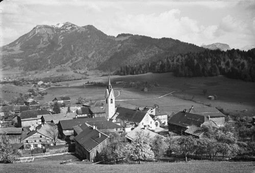Schwarzenberg mit Winterstaude im Hintergrund