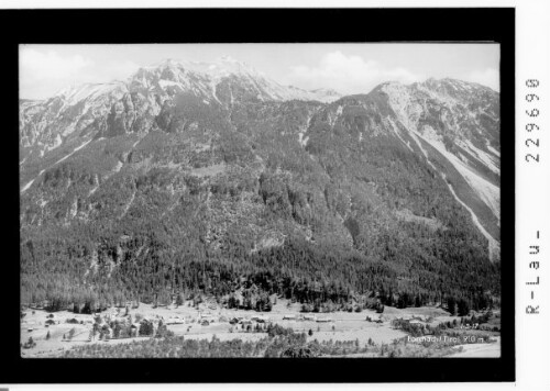 Forchach / Tirol 910 m : [Forchach im Ausserfern gegen Schwarzhanskarspitze und Pleisspitze]