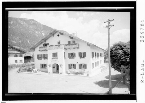 [Gasthof goldenes Lamm in Weissenbach im Ausserfern gegen Gundenspitze / Tirol]