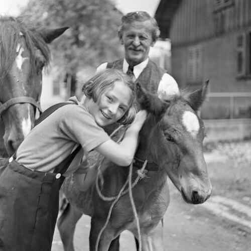 Adalbert Mennel mit Ilse und Pony