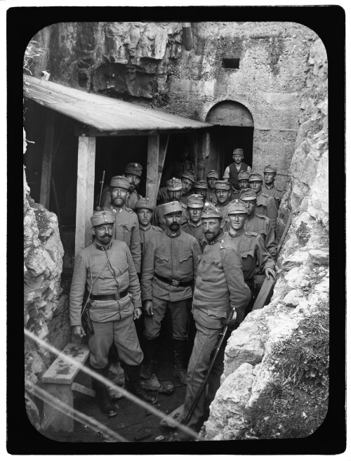 K. k. Standschützen-Bataillon Bezau, Mannschaft vor der Caverne auf Natole