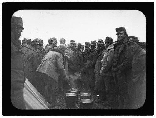 In Kriegsgefangenschaft, Verteilung von Suppe und Fleisch im Sammellager/Zeltlager Castenedolo