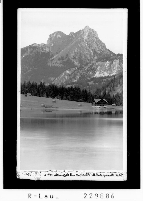 Tirol / Alpengaststätte am Vilsalpsee mit Aggenstein 1987 m