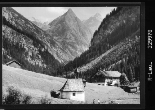 [Kapelle und Bergheim Hermine in Madau gegen Seekogel und Seekopf / Ausserfern / Tirol]