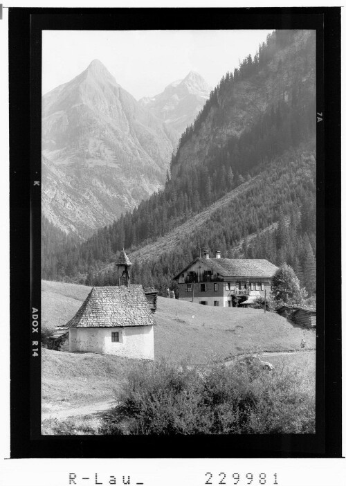[Kapelle und Bergheim Hermine in Madau gegen Seekogel und Seeköpfe / Ausserfern / Tirol]