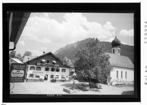 [Gasthof Krone und Pfarrkirche in Stanzach im Lechtal gegen Pleisspitze / Ausserfern / Tirol]