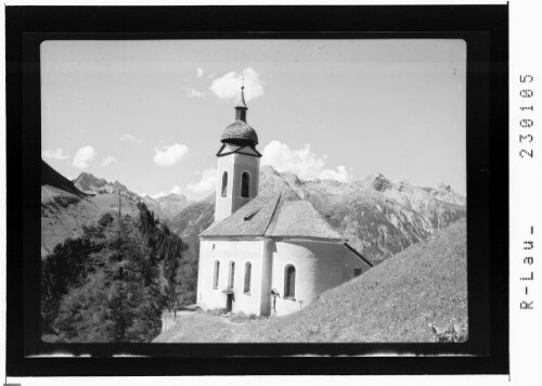 [Pfarrkirche in Kaisers gegen Allgäuer Alpen / Ausserfern / Tirol]