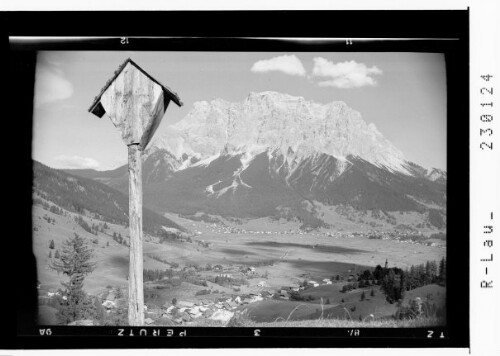 [Lermoos und Ehrwald im Ausserfern gegen Wetterstein Gebirge mit Zugspitze / Tirol]