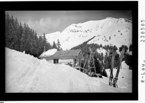 [Skilift - Bergstation bei Holzgau im Lechtal gegen Rothornspitze und Jöchlspitze / Ausserfern / Tirol]