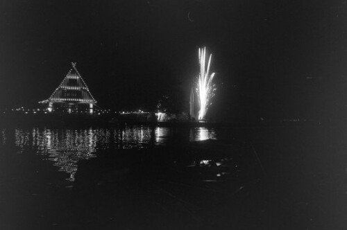 Feuerwerk vor dem Wirtshaus am See