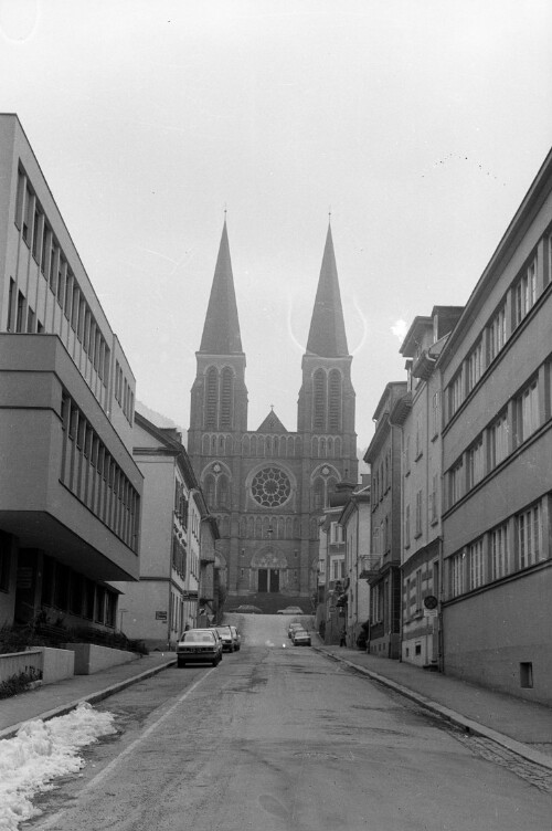 Herz-Jesu-Kirche von der Bergmann-Straße aus