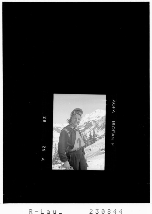 [Petter Hedi vom Skiclub Innerötztal beim Mahdlochrennen 1948 in Lech am Arlberg]