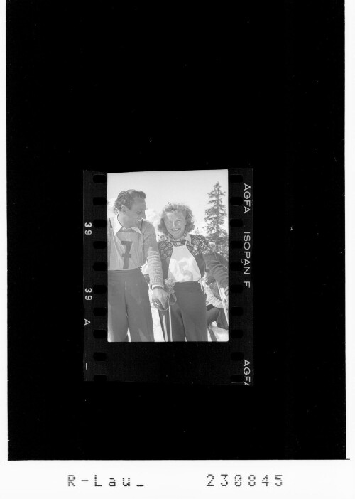[Frau Buchner-Fischer und Wipfelder Robert vom Skiclub Garmisch-Partenkirchen beim Mahdlochrennen 1948 in Lech am Arlberg]