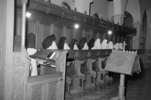 Nonnen des Klosters Mariastern Gwiggen beim Gebet